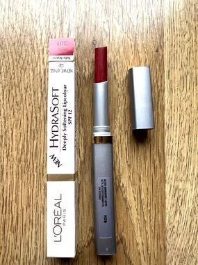 Vintage Hydrasoft Deeply Softening Lipcolour SPF 12 - Ruby Repose (301)